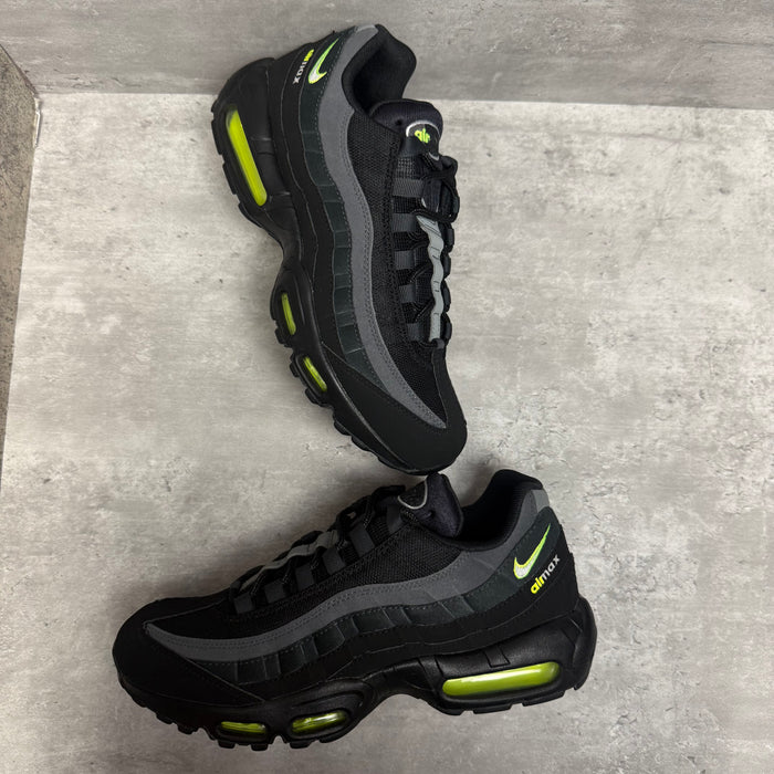 Air Max 95 Retro Logo Volt